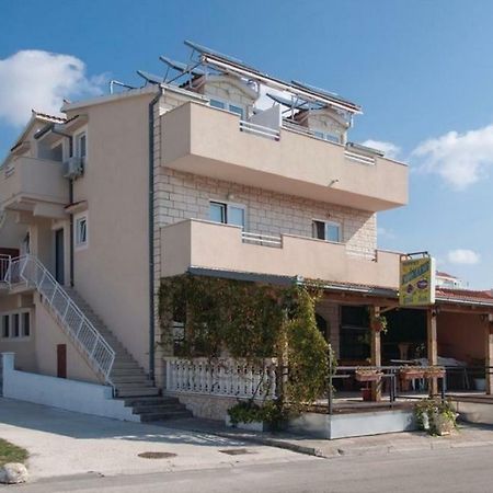 Apartmani Riva Rogoznica  Eksteriør bilde