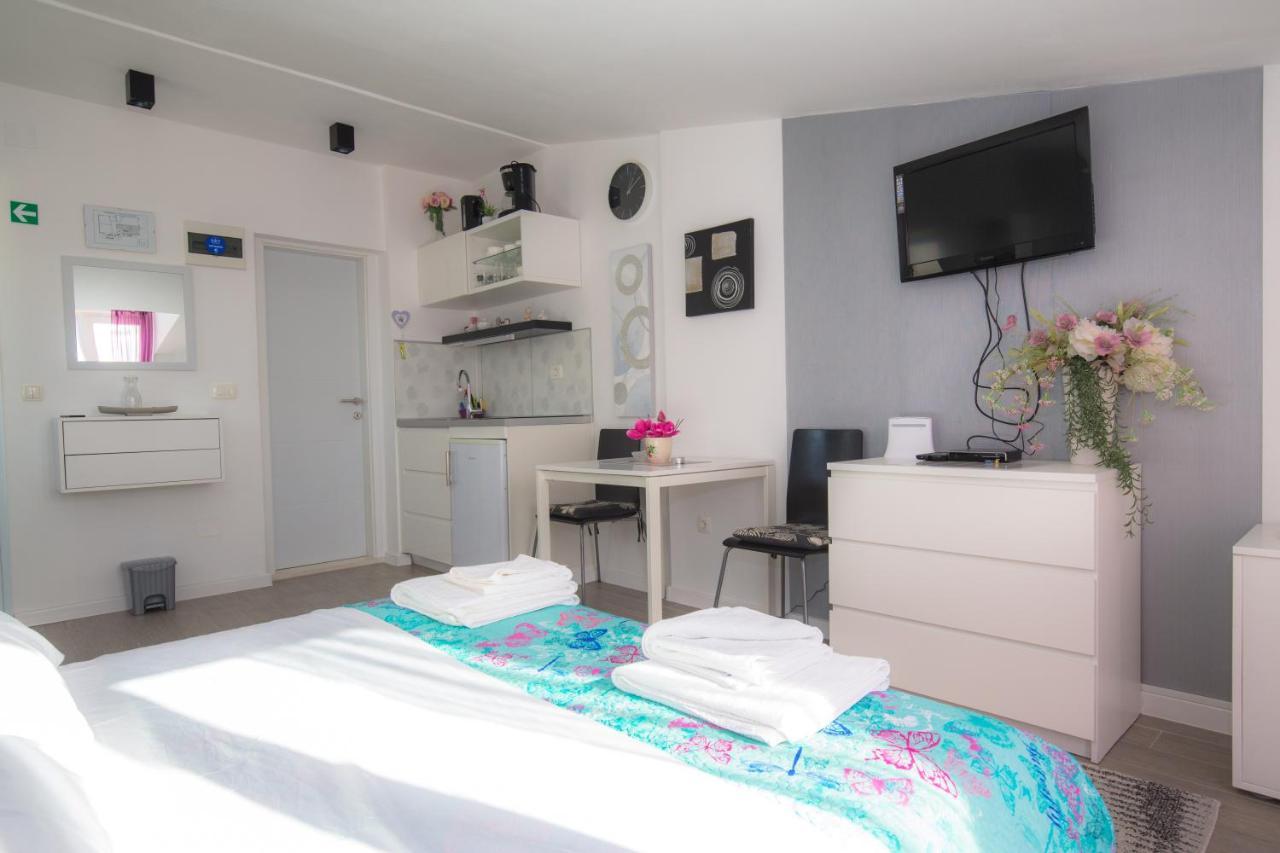 Apartmani Riva Rogoznica  Eksteriør bilde