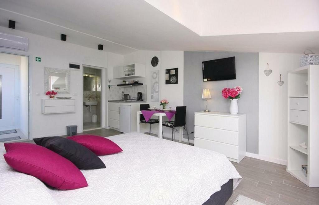 Apartmani Riva Rogoznica  Eksteriør bilde