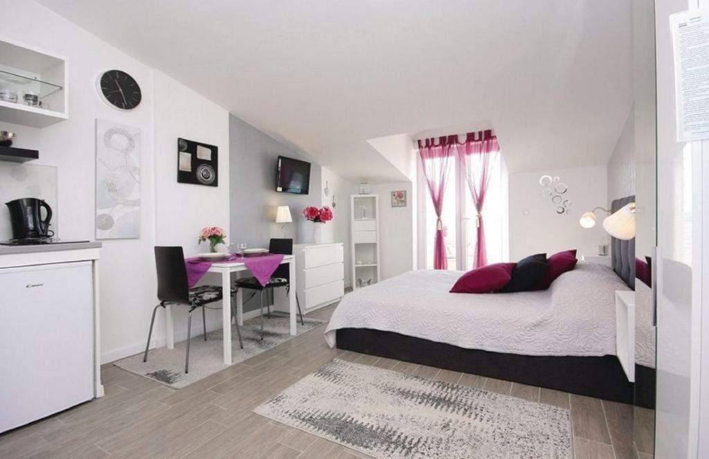 Apartmani Riva Rogoznica  Eksteriør bilde