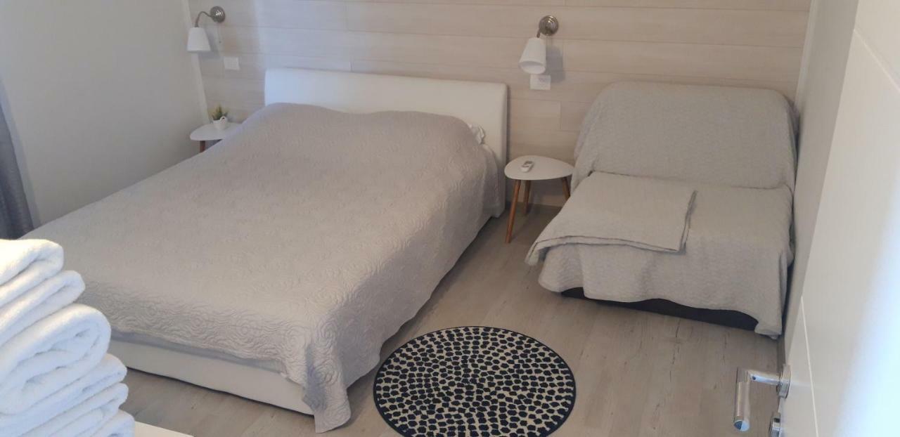 Apartmani Riva Rogoznica  Eksteriør bilde